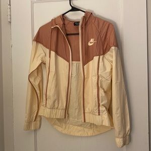 NIKE XS WINDBREAKER